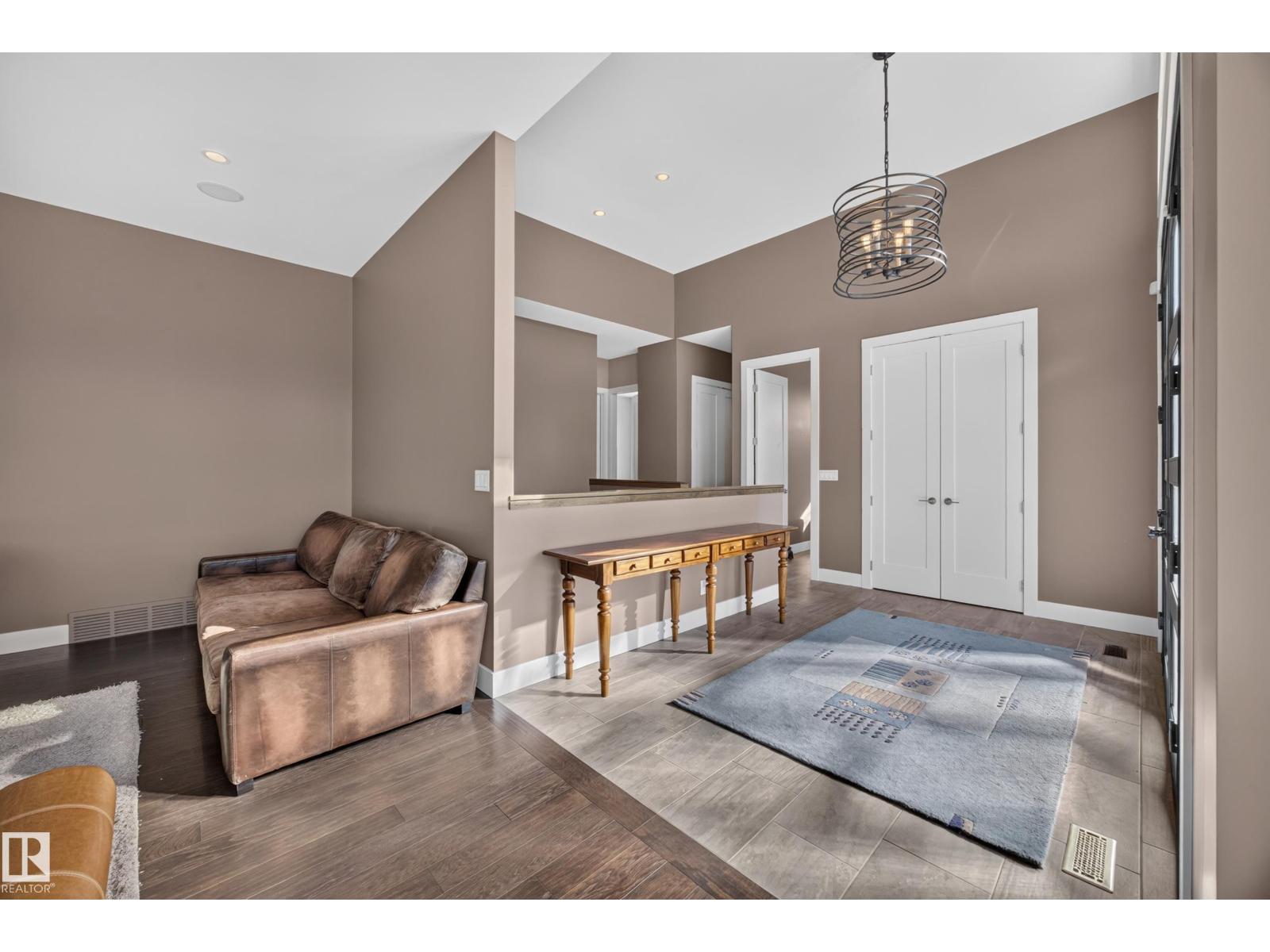 14606 95 Av Nw Property Photo 4