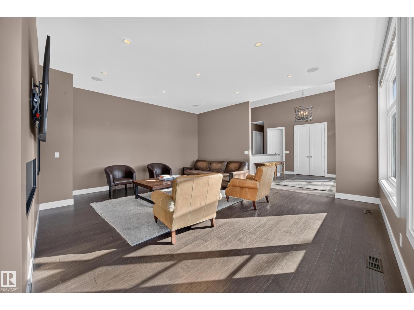 14606 95 Av Nw Property Photo 10