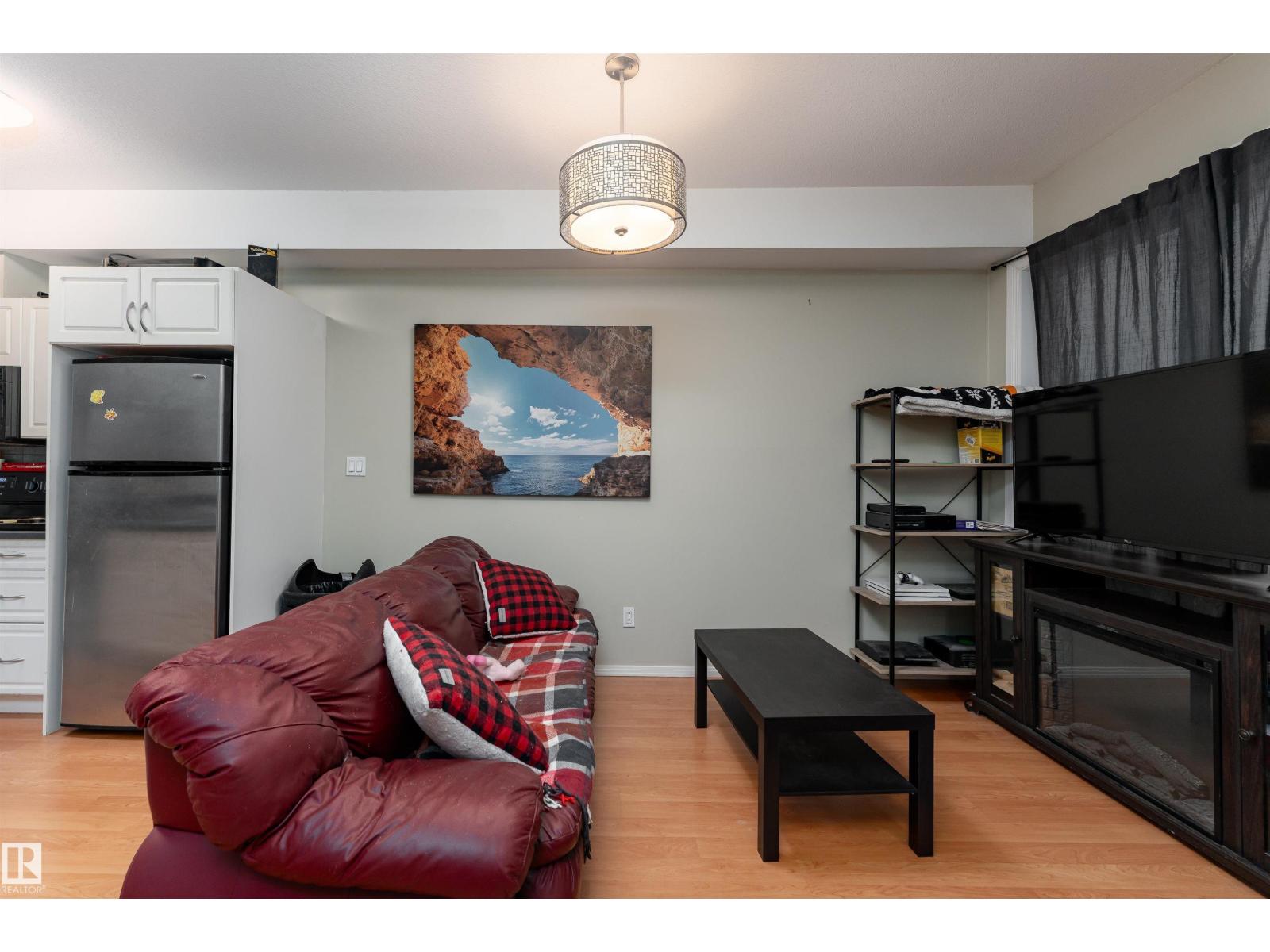 #104 11933 106 Av Nw Property Photo 4
