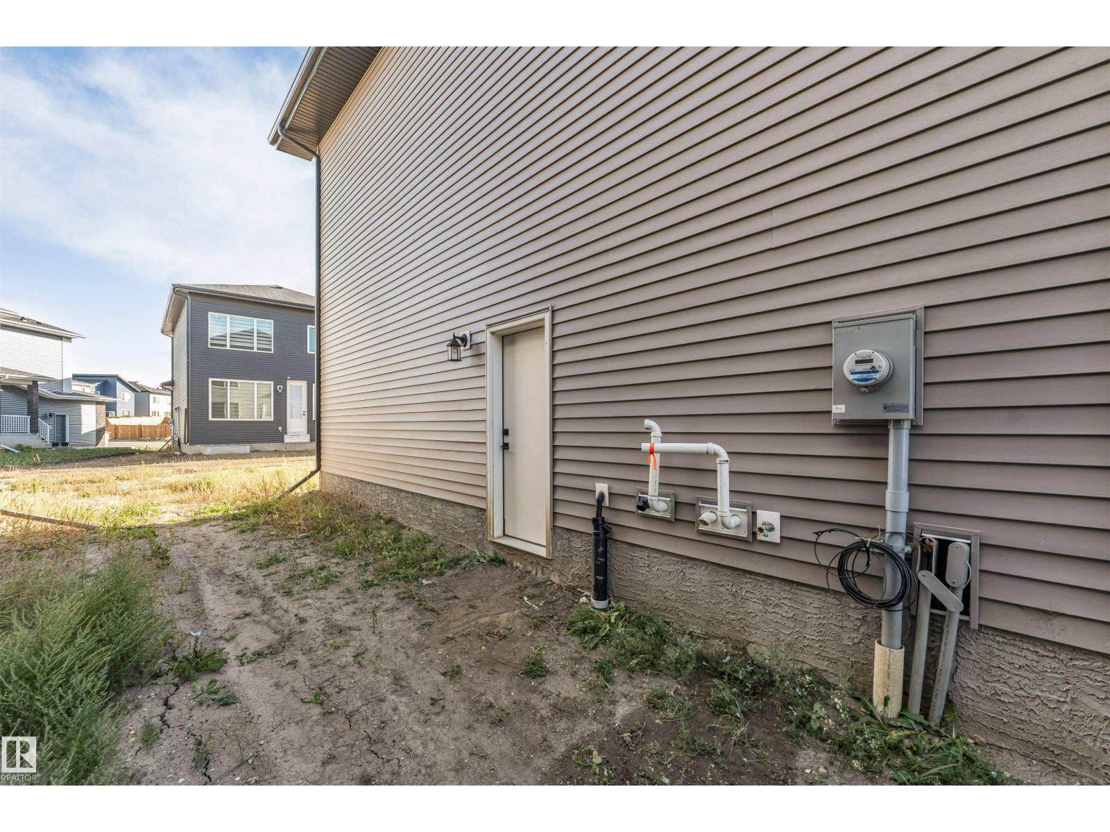 1805 60 Av Ne Property Photo 4