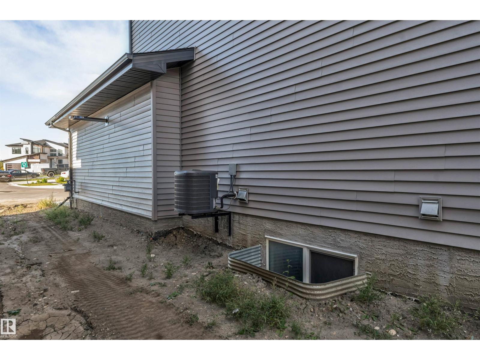 1805 60 Av Ne Property Photo 7