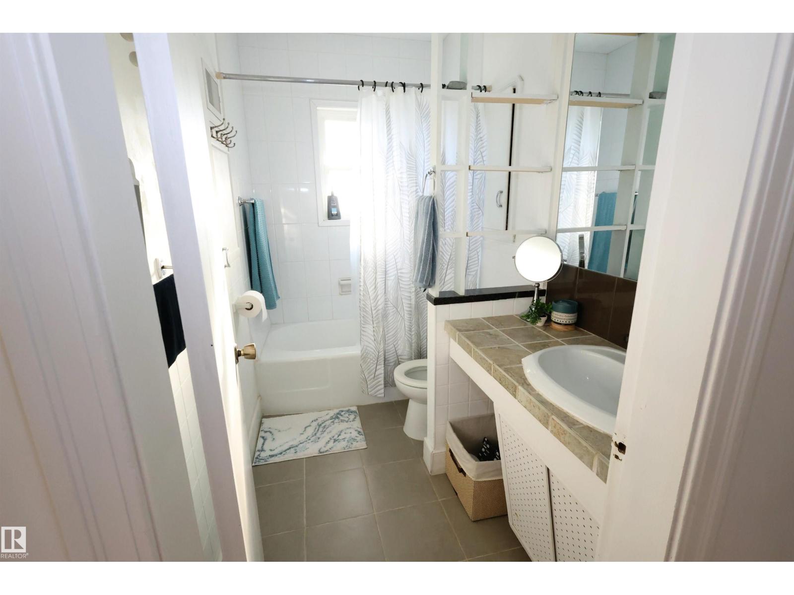12229 88 St Nw Property Photo 8