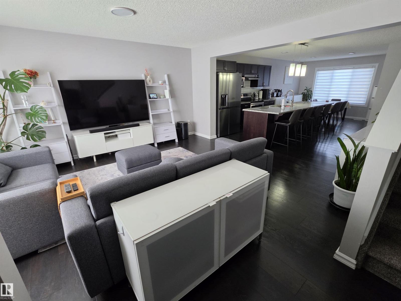 2508 20 Av Nw Property Photo 5
