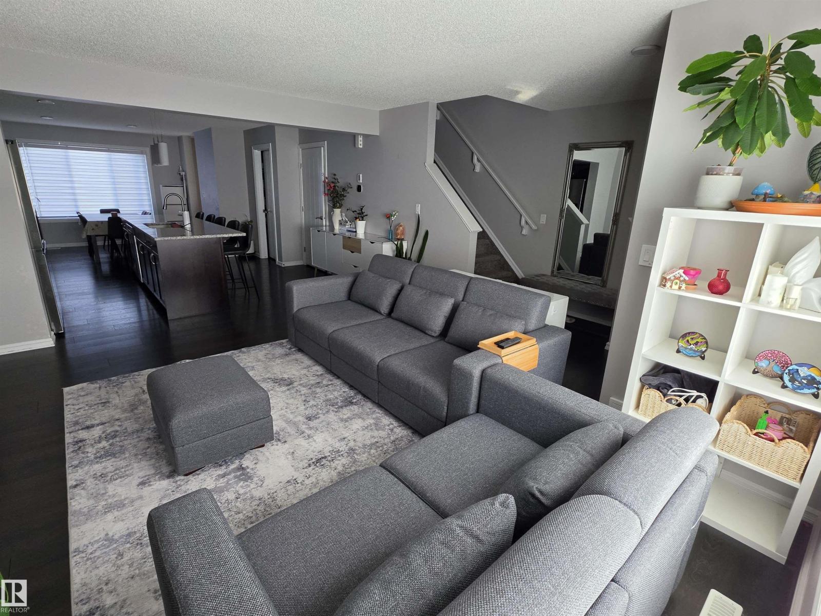 2508 20 Av Nw Property Photo 6