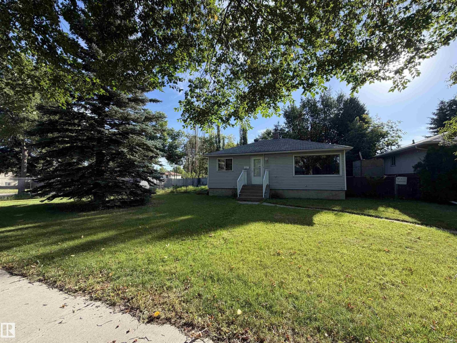 12245 81 ST NW Property Photo 1