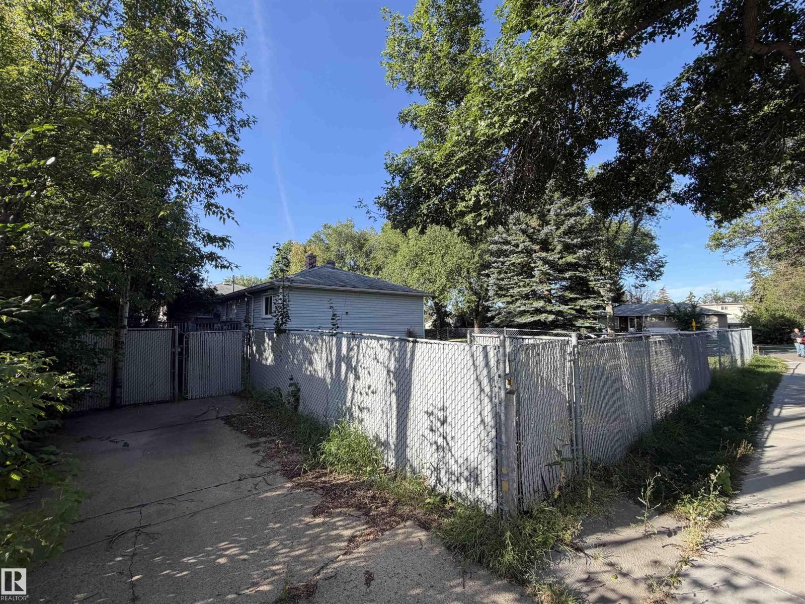 12245 81 St Nw Property Photo 7
