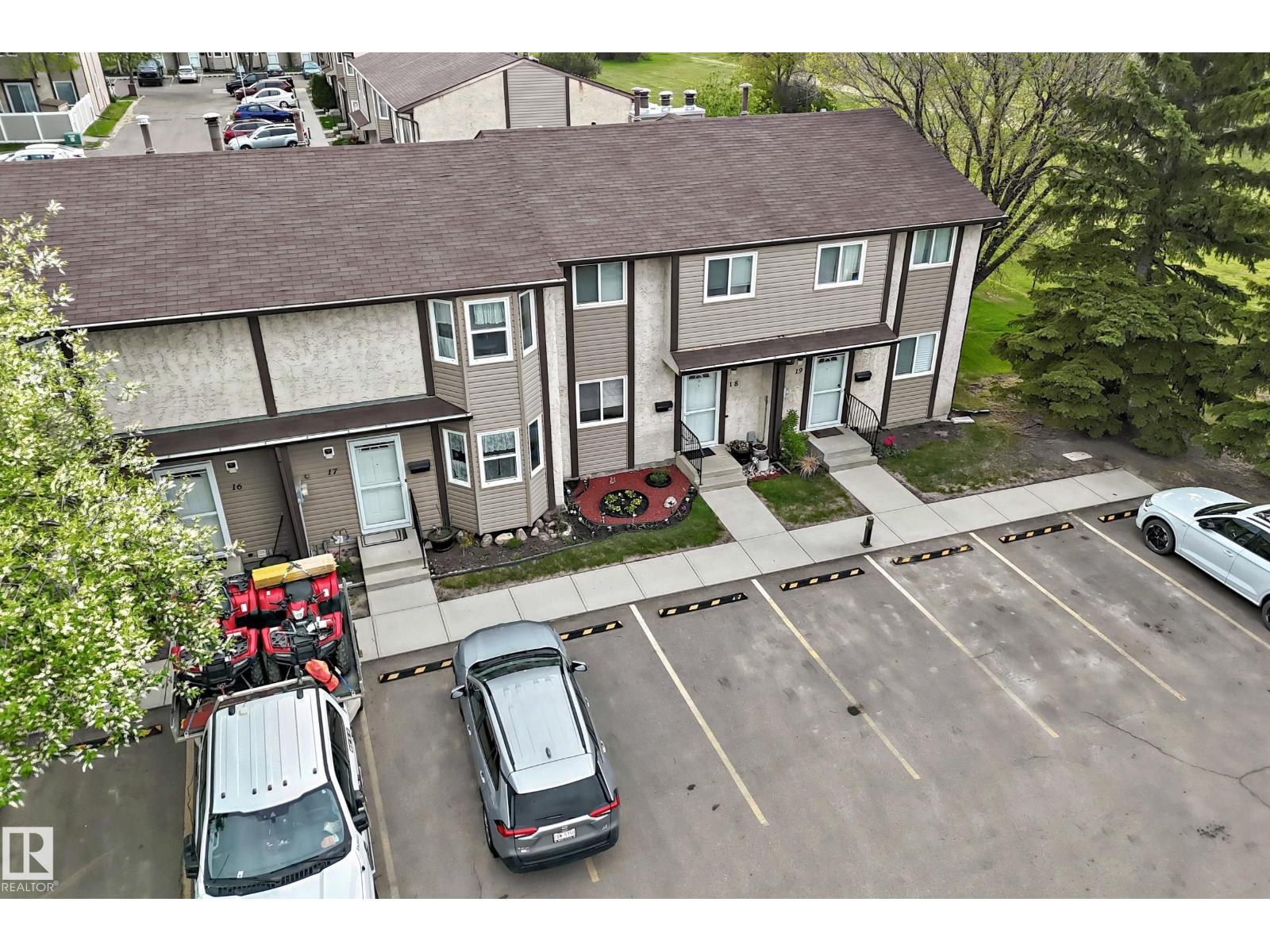 #18 10453 20 Av Nw Property Photo 1