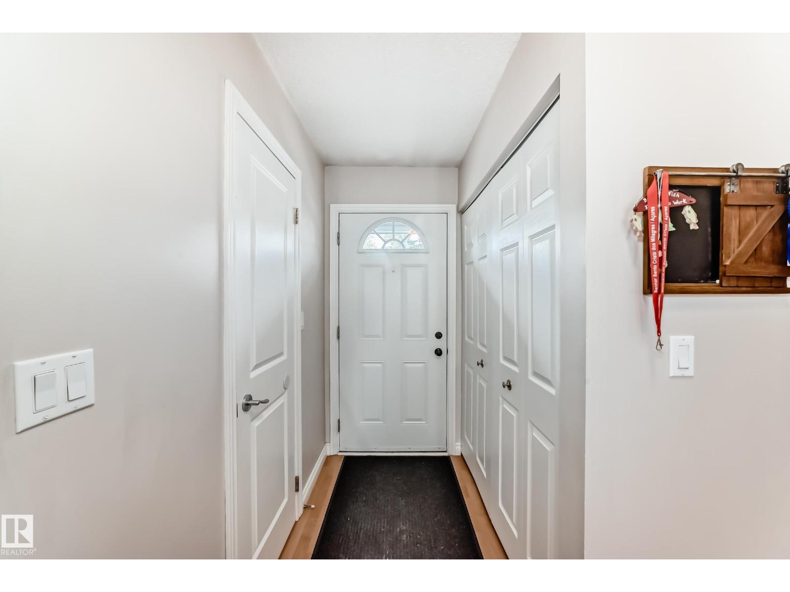 #18 10453 20 Av Nw Property Photo 10