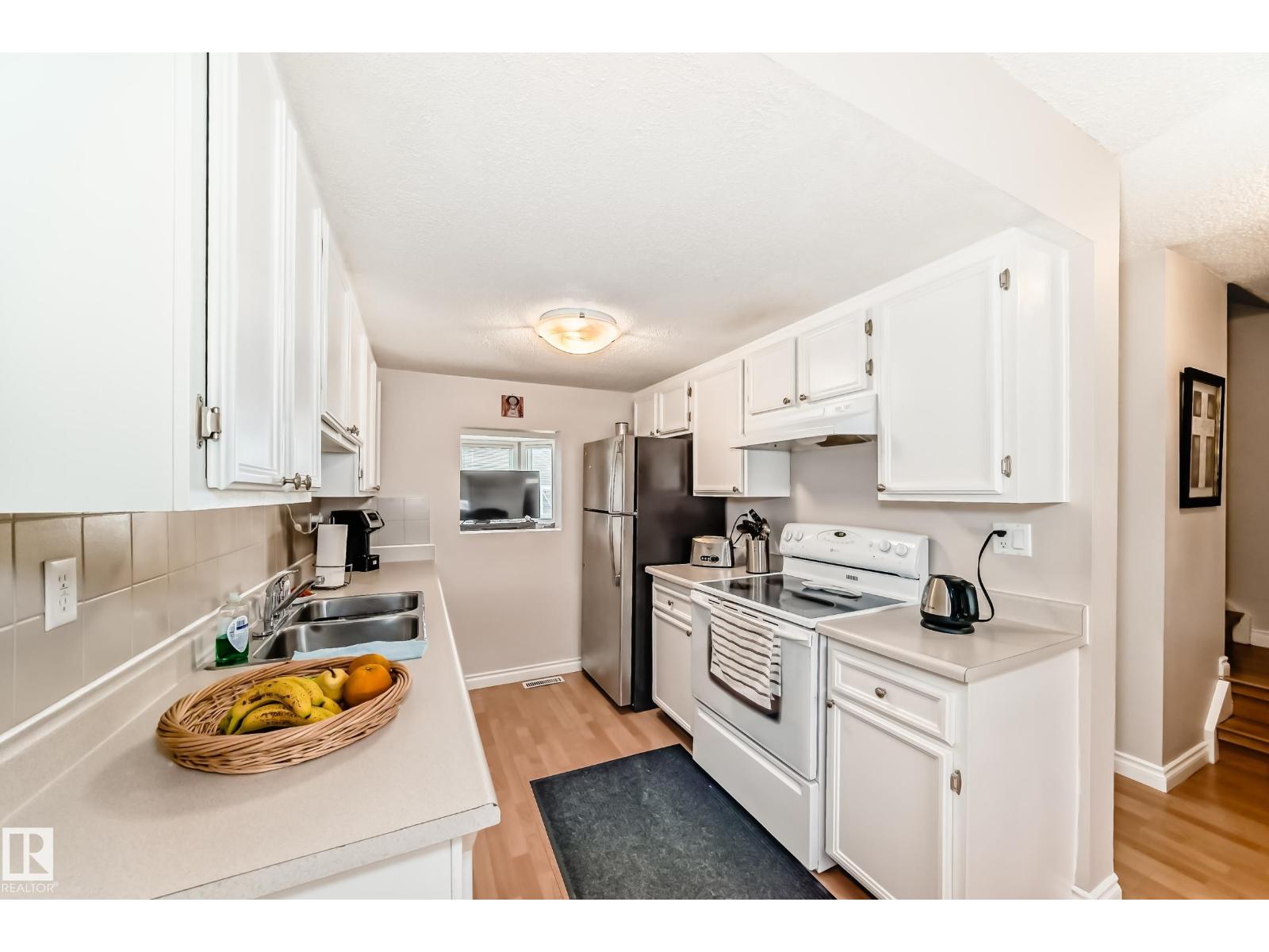 #18 10453 20 Av Nw Property Photo 12