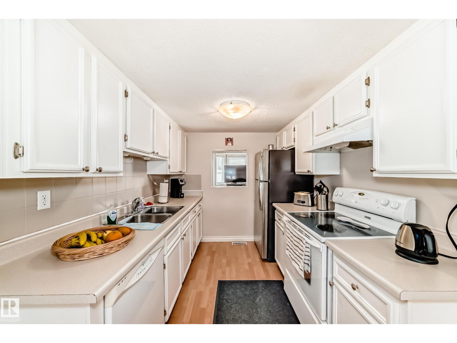 #18 10453 20 Av Nw Property Photo 13