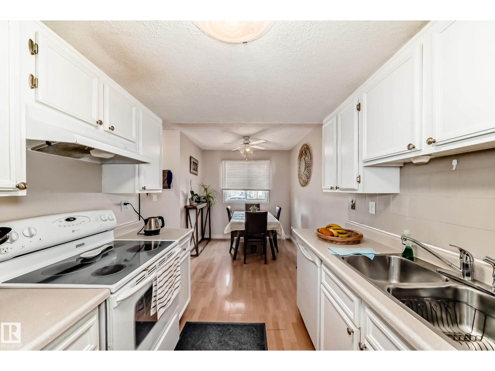 #18 10453 20 Av Nw Property Photo 15