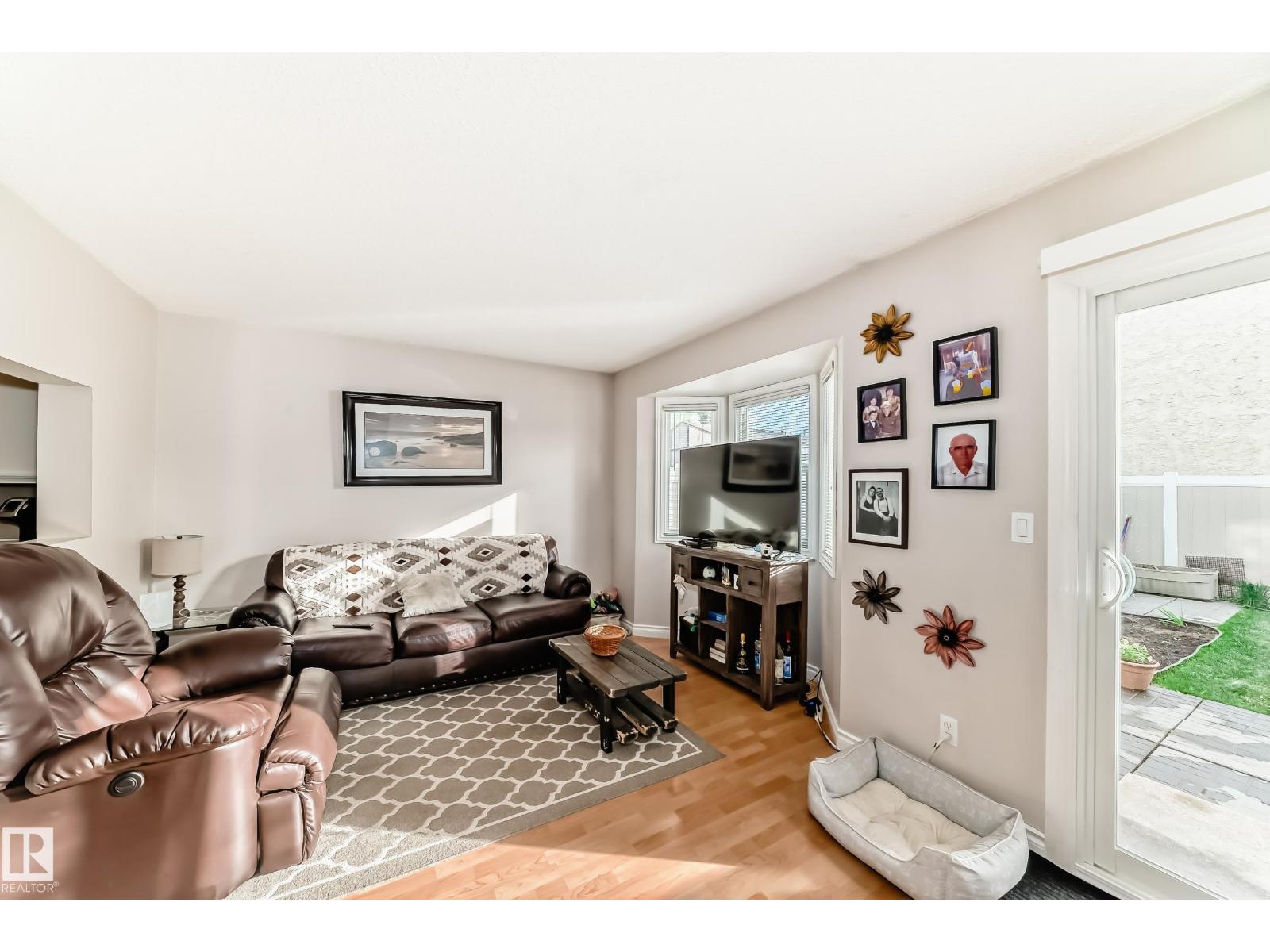 #18 10453 20 Av Nw Property Photo 21