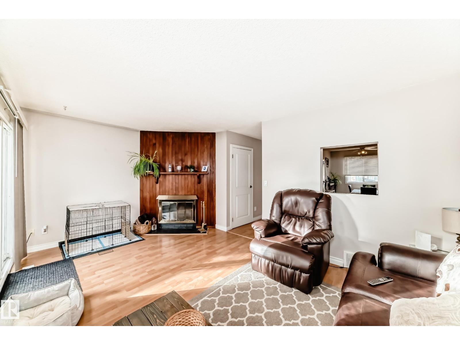 #18 10453 20 Av Nw Property Photo 23