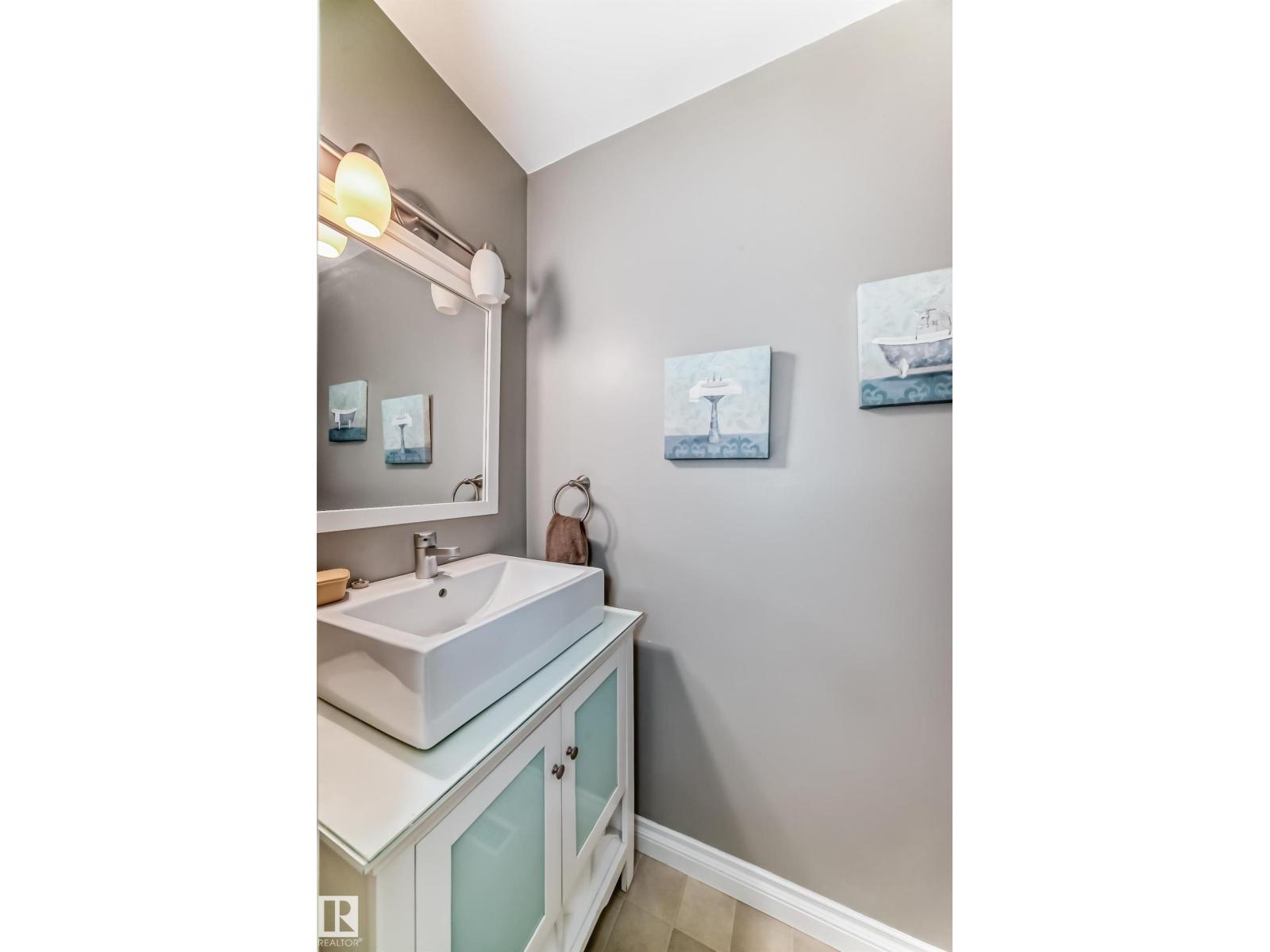 #18 10453 20 Av Nw Property Photo 26