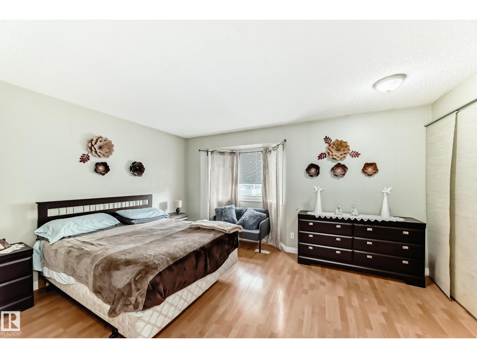 #18 10453 20 Av Nw Property Photo 27