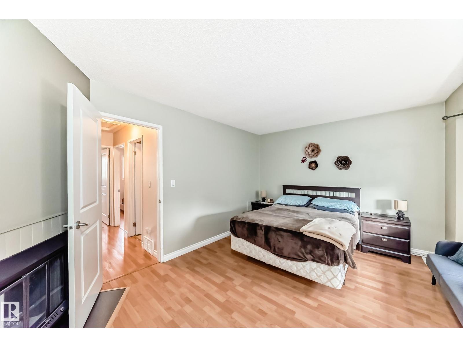 #18 10453 20 Av Nw Property Photo 29