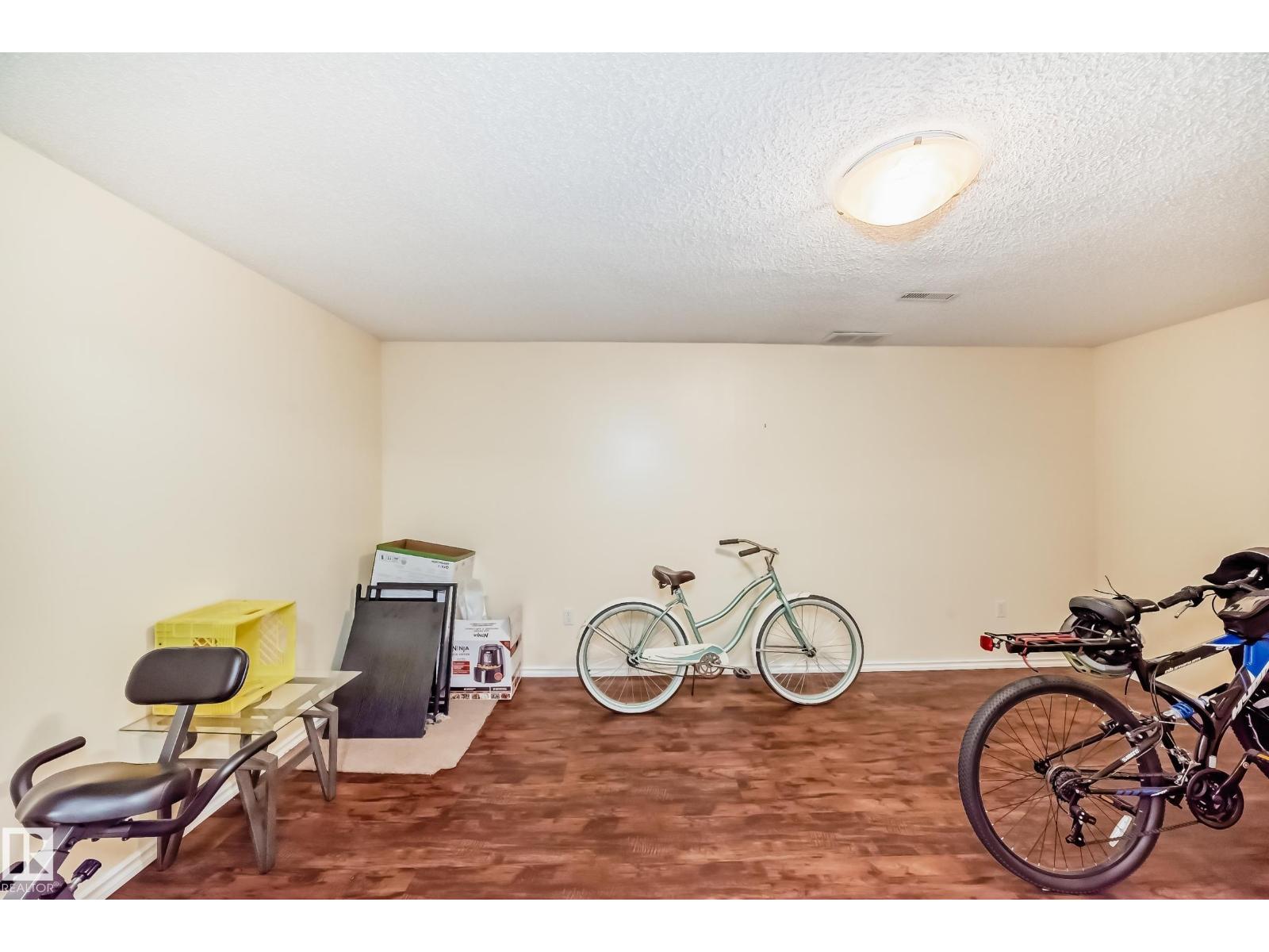 #18 10453 20 Av Nw Property Photo 38