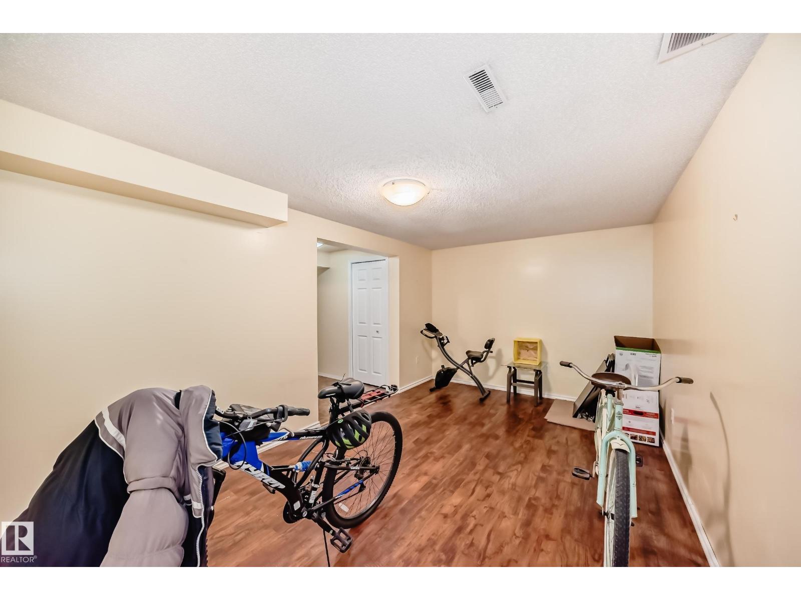 #18 10453 20 Av Nw Property Photo 39