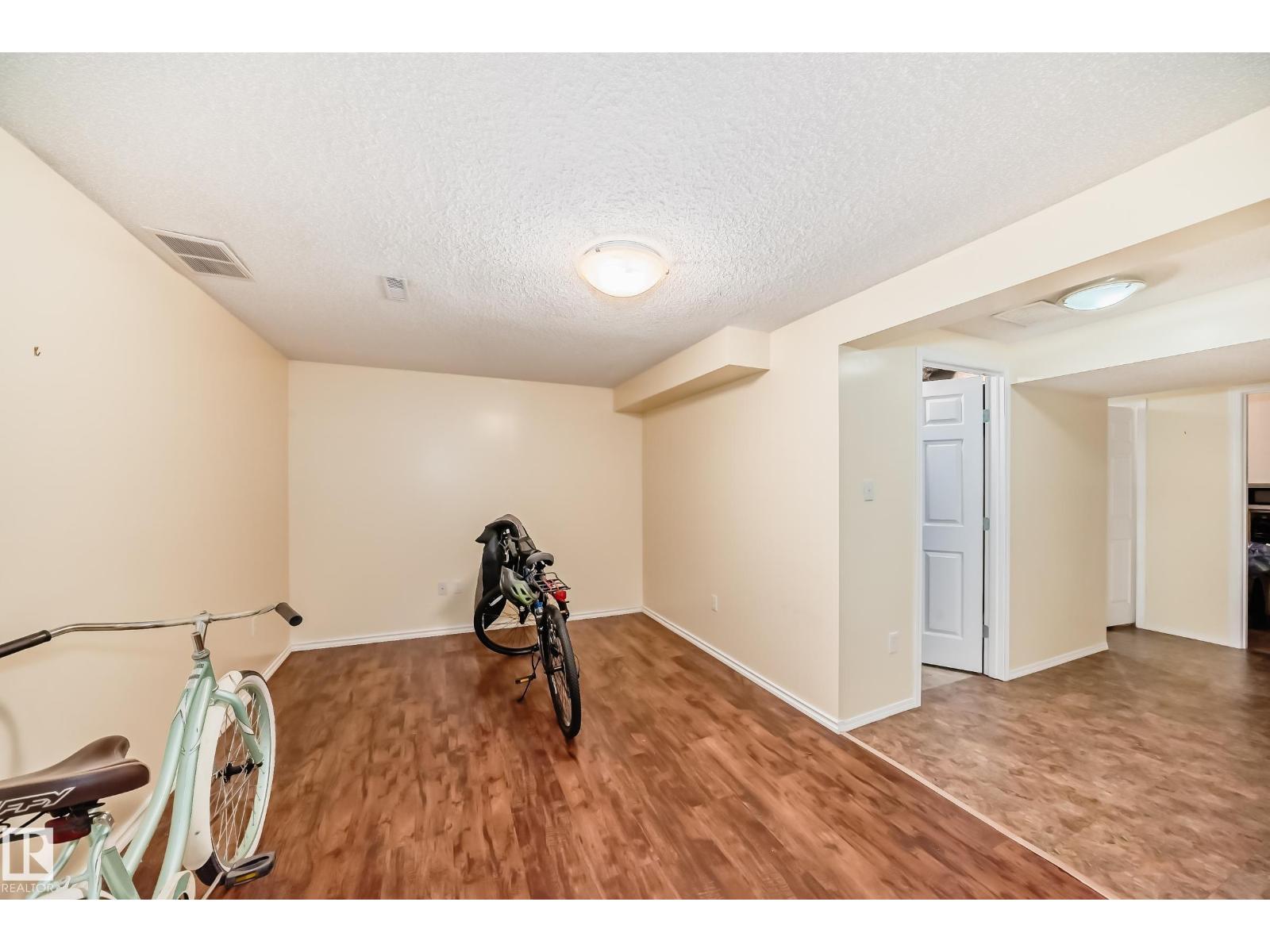 #18 10453 20 Av Nw Property Photo 40