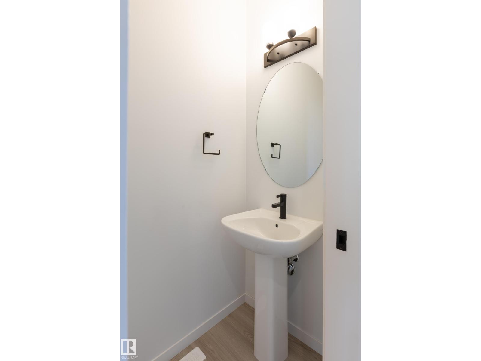 93 Silverstone Dr Property Photo 8