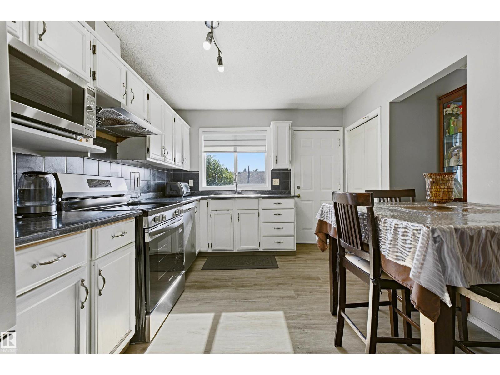 3519 33 Av Nw Property Photo 12