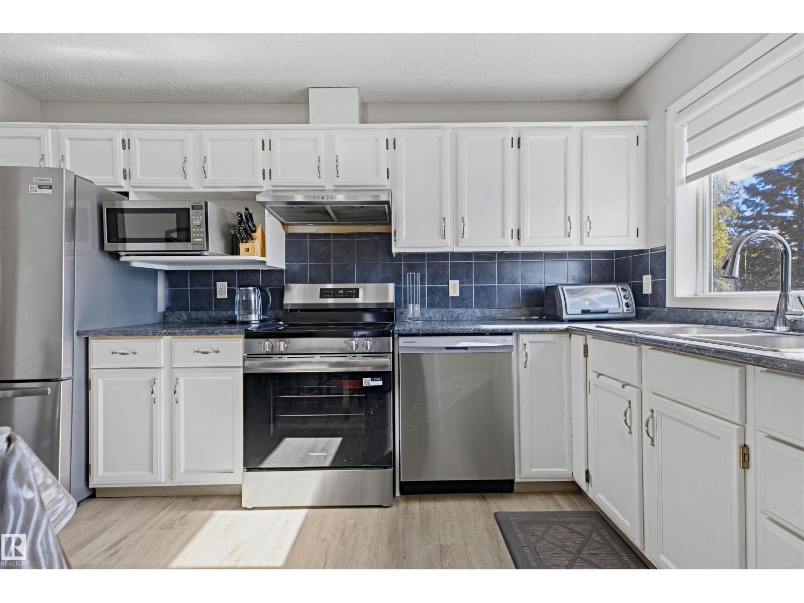 3519 33 Av Nw Property Photo 14