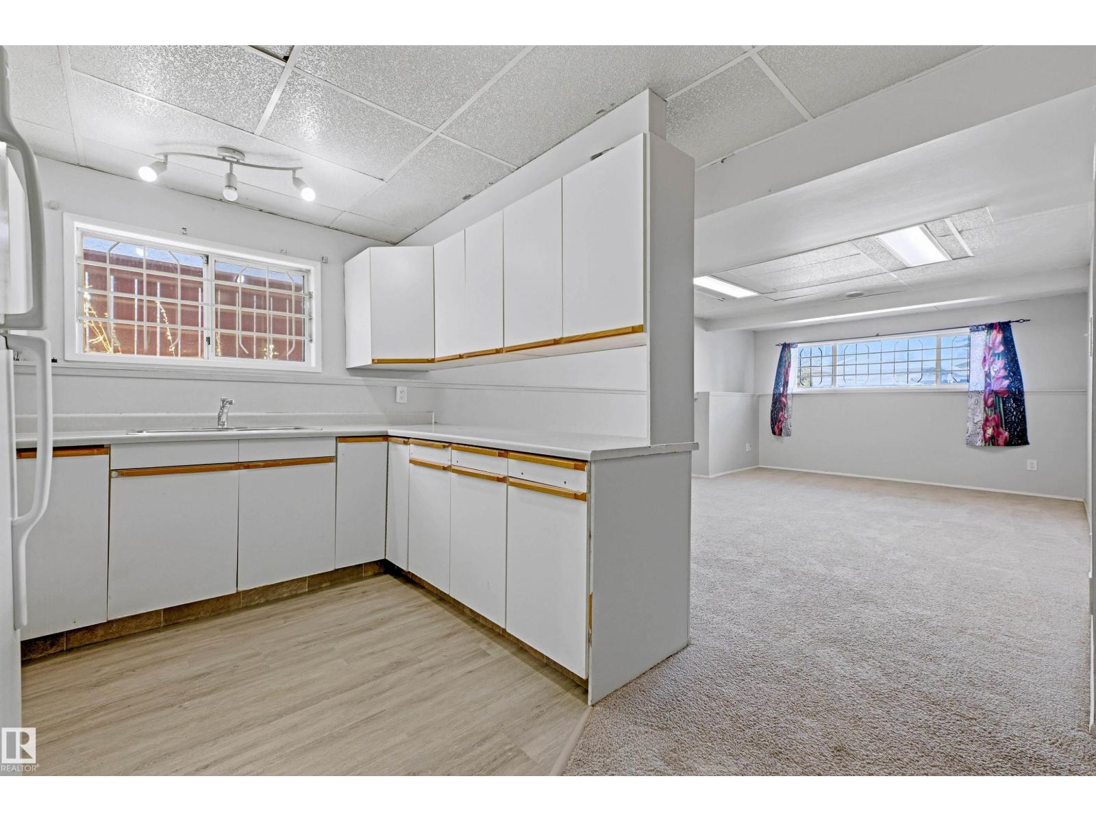 3519 33 Av Nw Property Photo 25