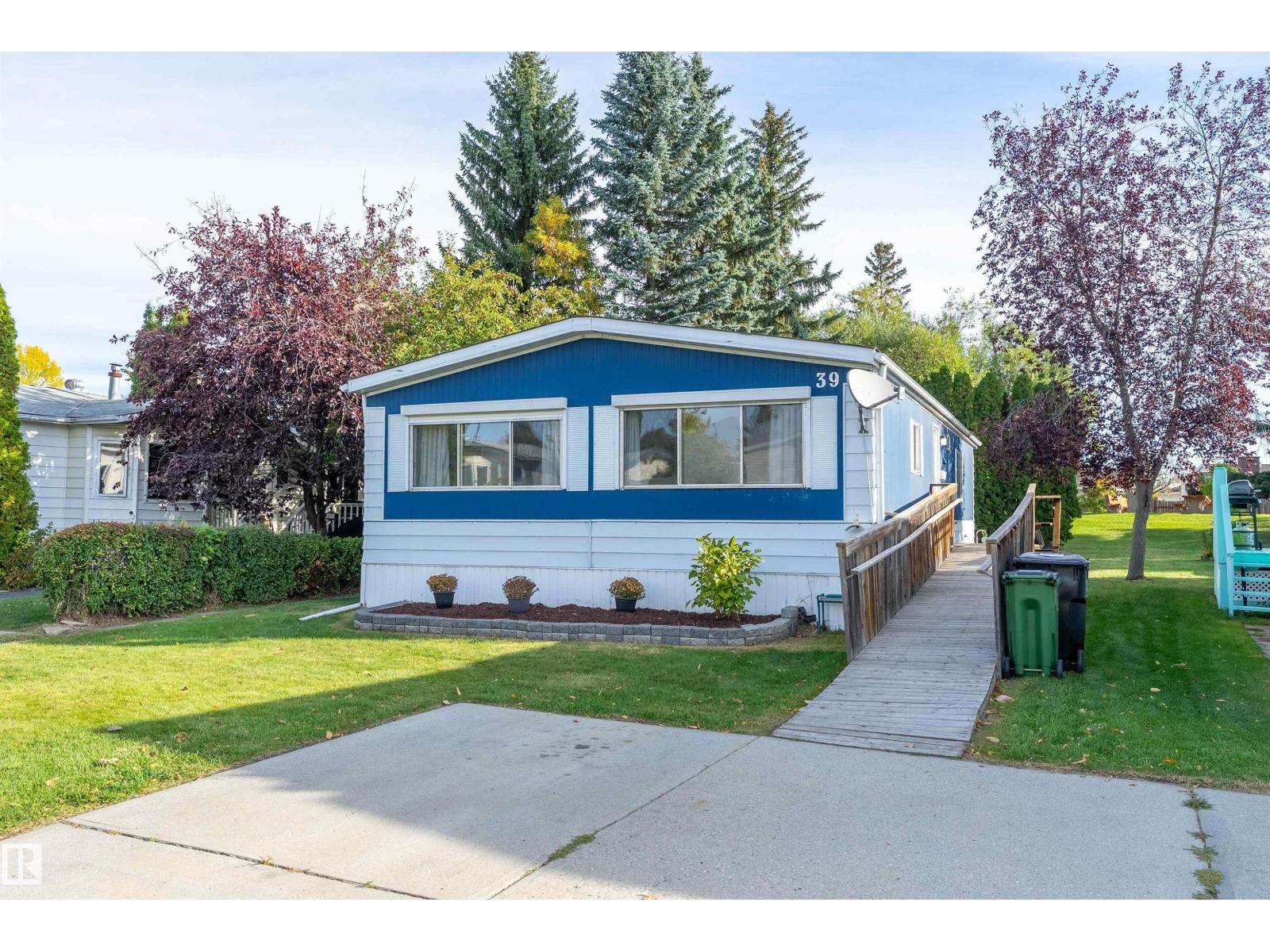 #39 12604 153 Av Nw Property Photo 3