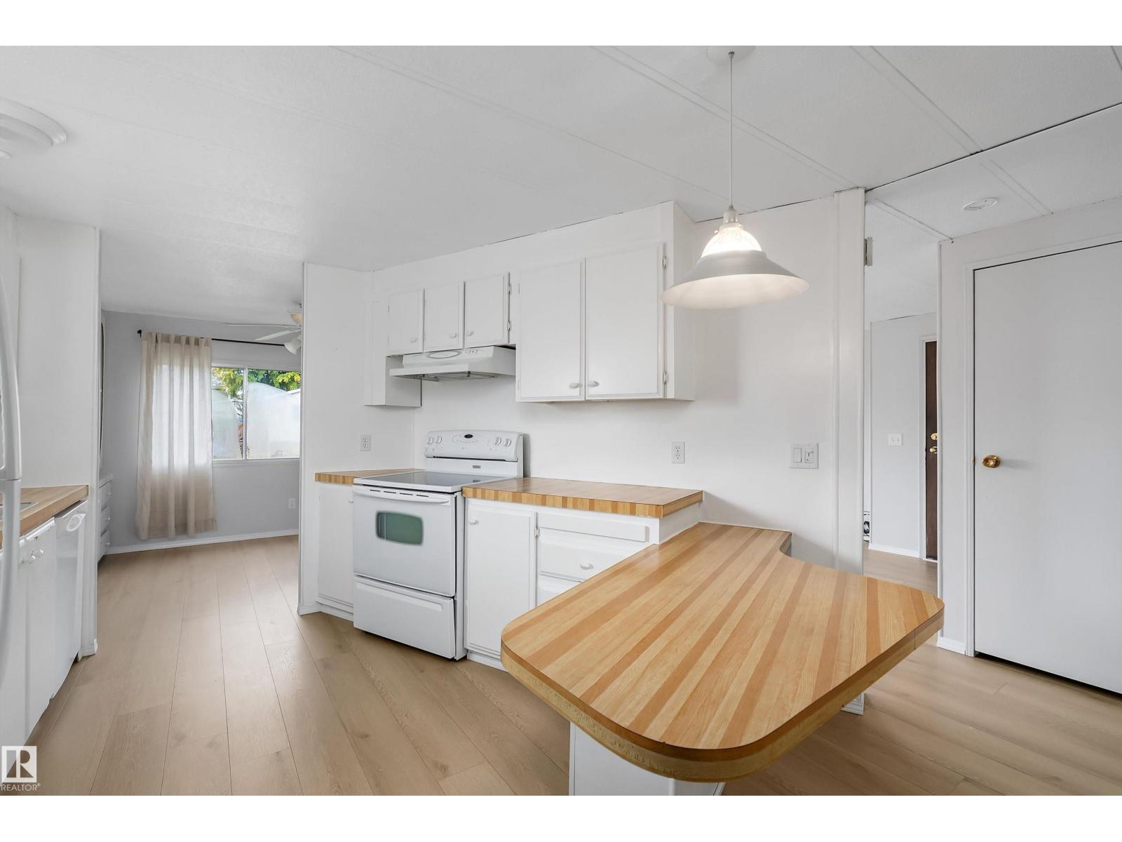 #39 12604 153 Av Nw Property Photo 5