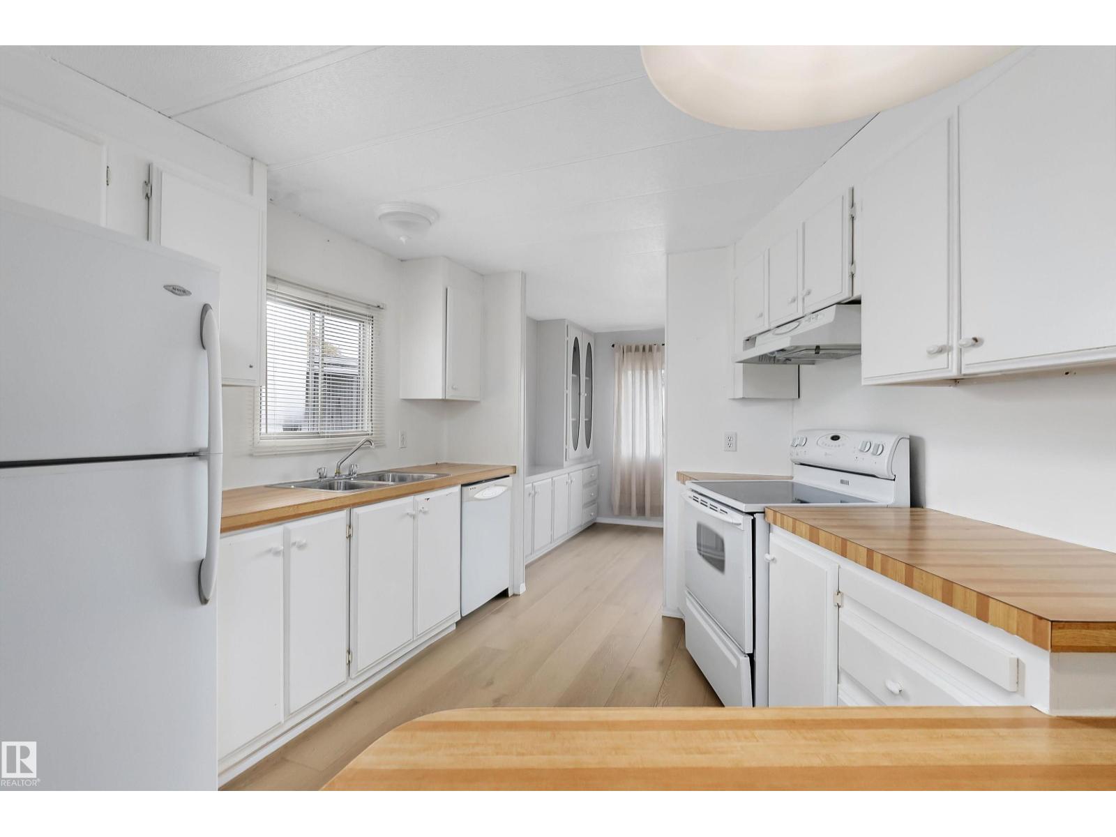 #39 12604 153 Av Nw Property Photo 6