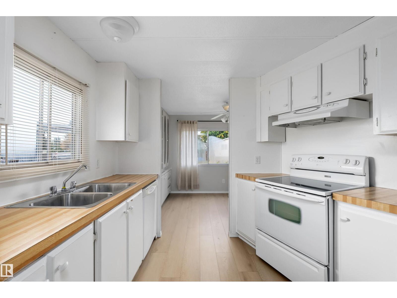#39 12604 153 Av Nw Property Photo 7