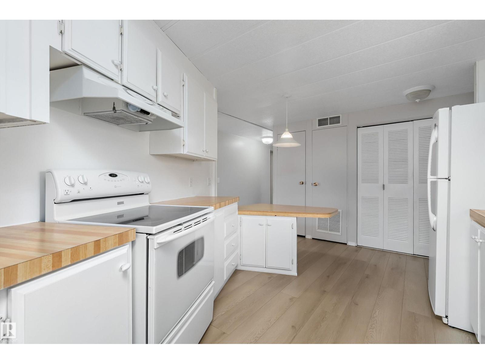 #39 12604 153 Av Nw Property Photo 8