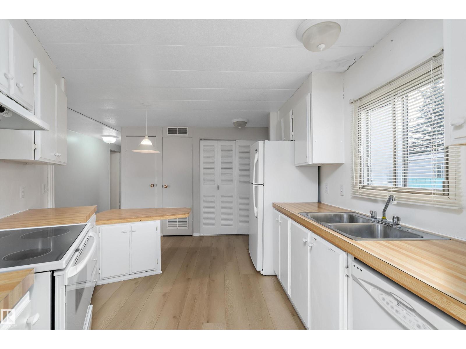 #39 12604 153 Av Nw Property Photo 9