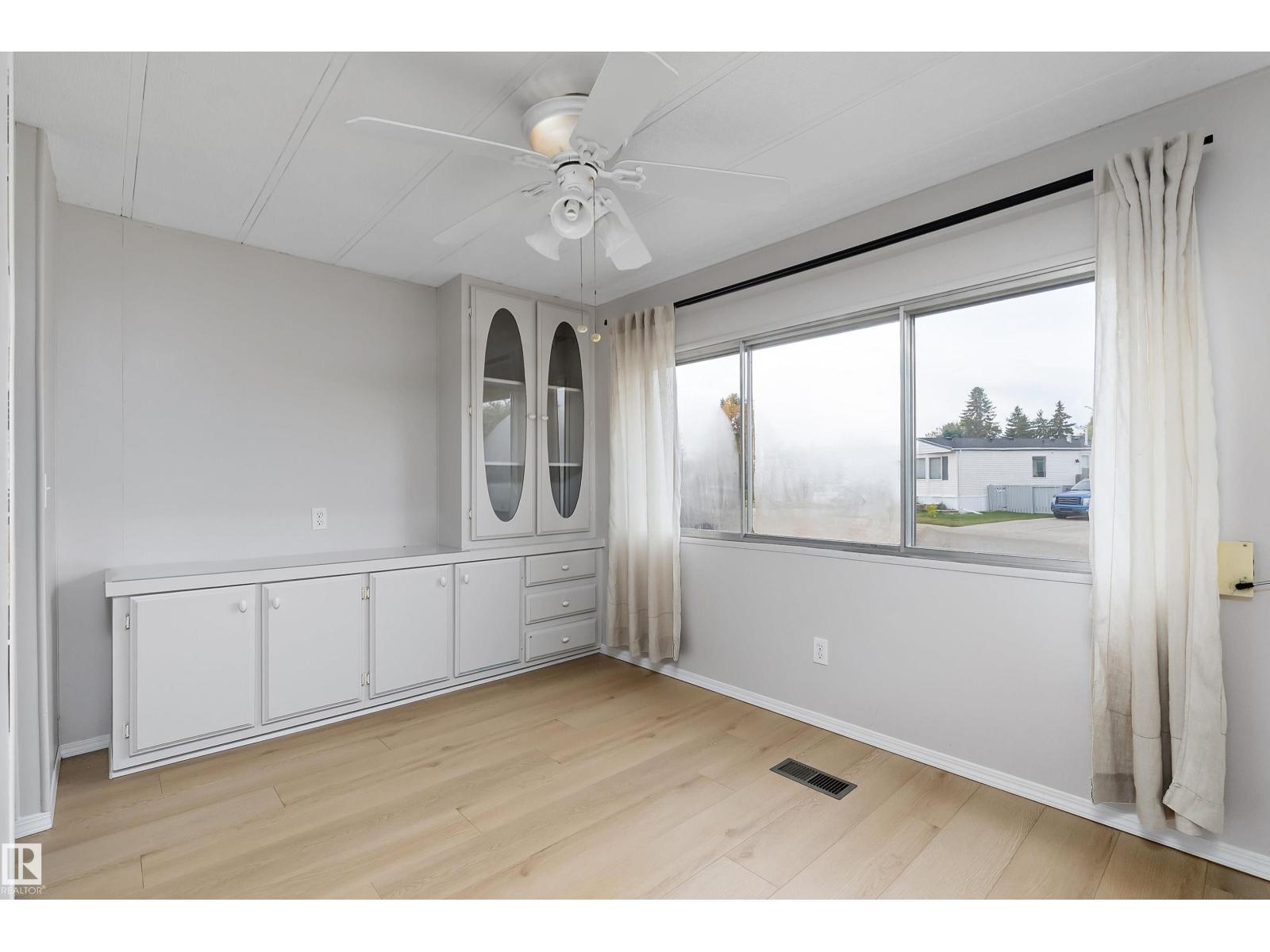 #39 12604 153 Av Nw Property Photo 10