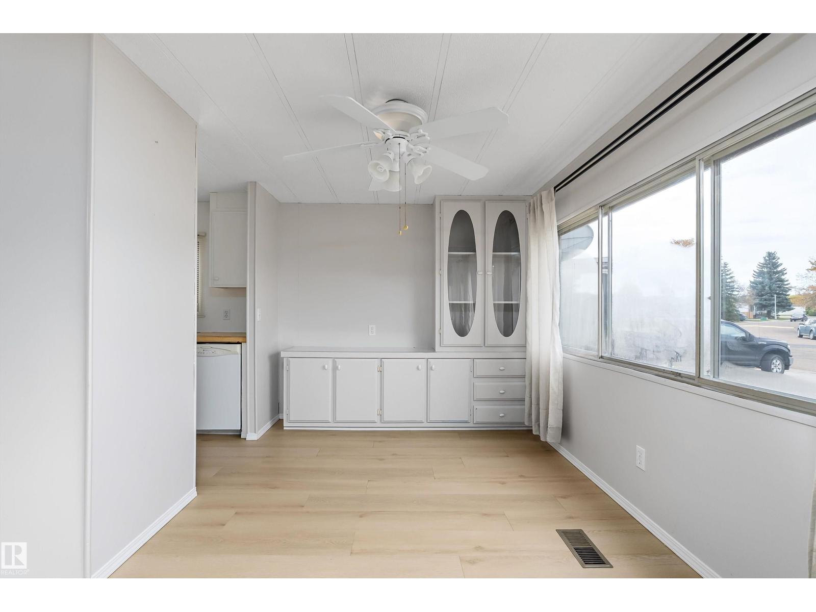 #39 12604 153 Av Nw Property Photo 11