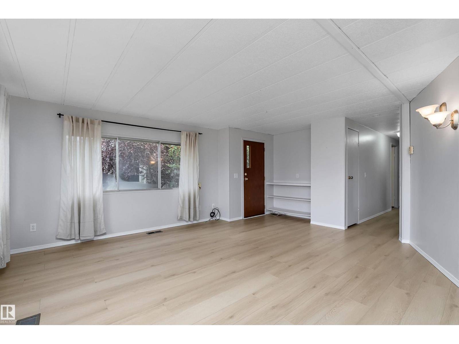 #39 12604 153 Av Nw Property Photo 13