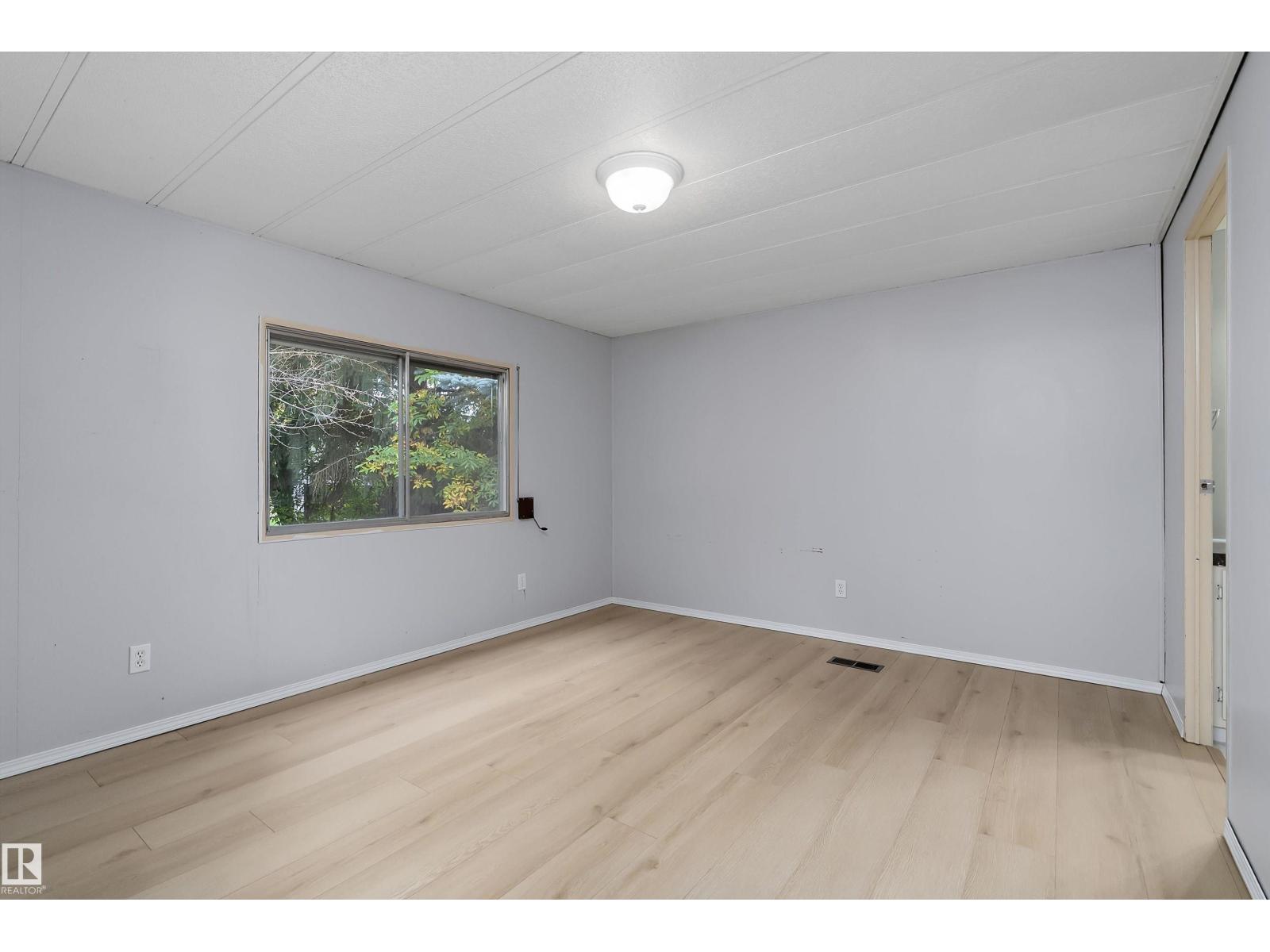 #39 12604 153 Av Nw Property Photo 16