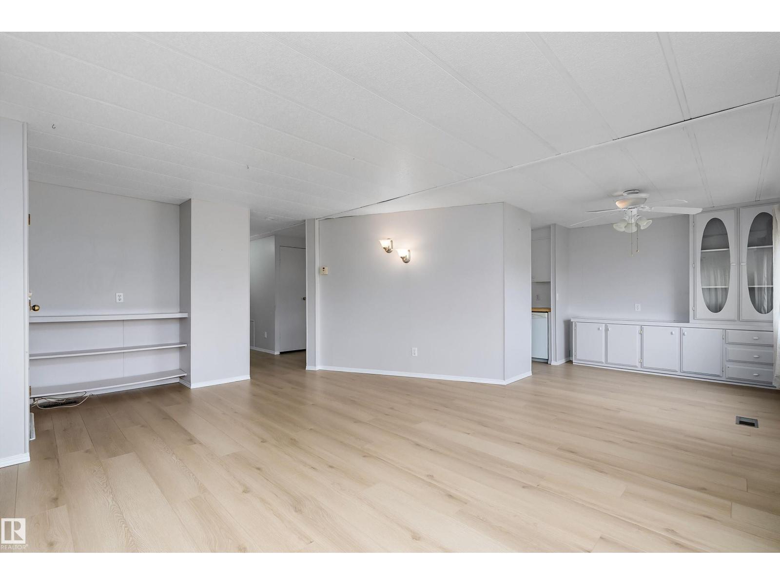 #39 12604 153 Av Nw Property Photo 17