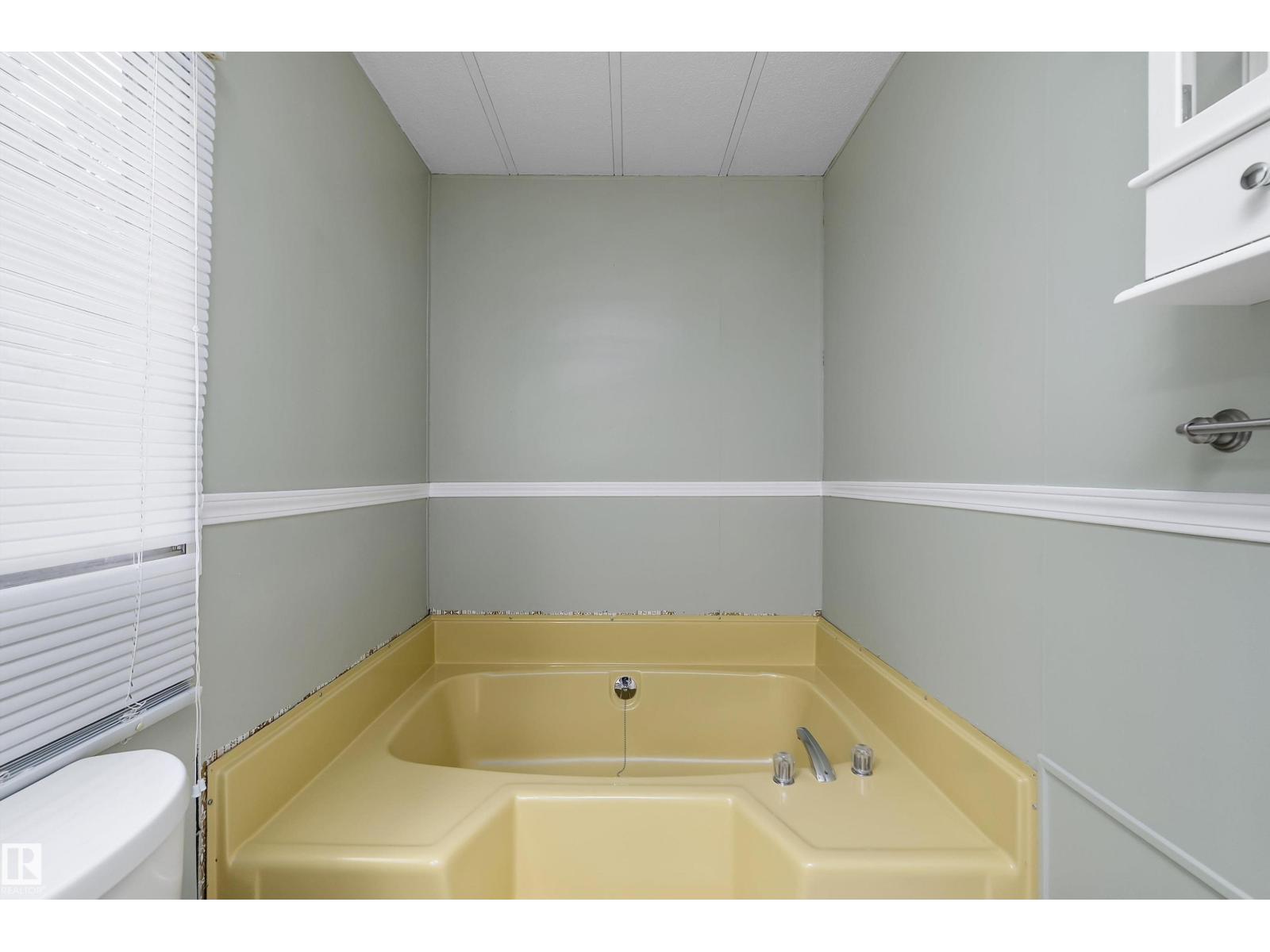 #39 12604 153 Av Nw Property Photo 22