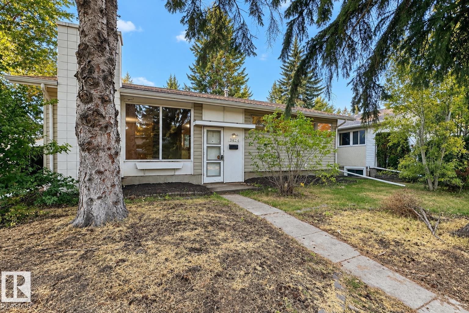 12204 40 Av Nw Property Photo 1