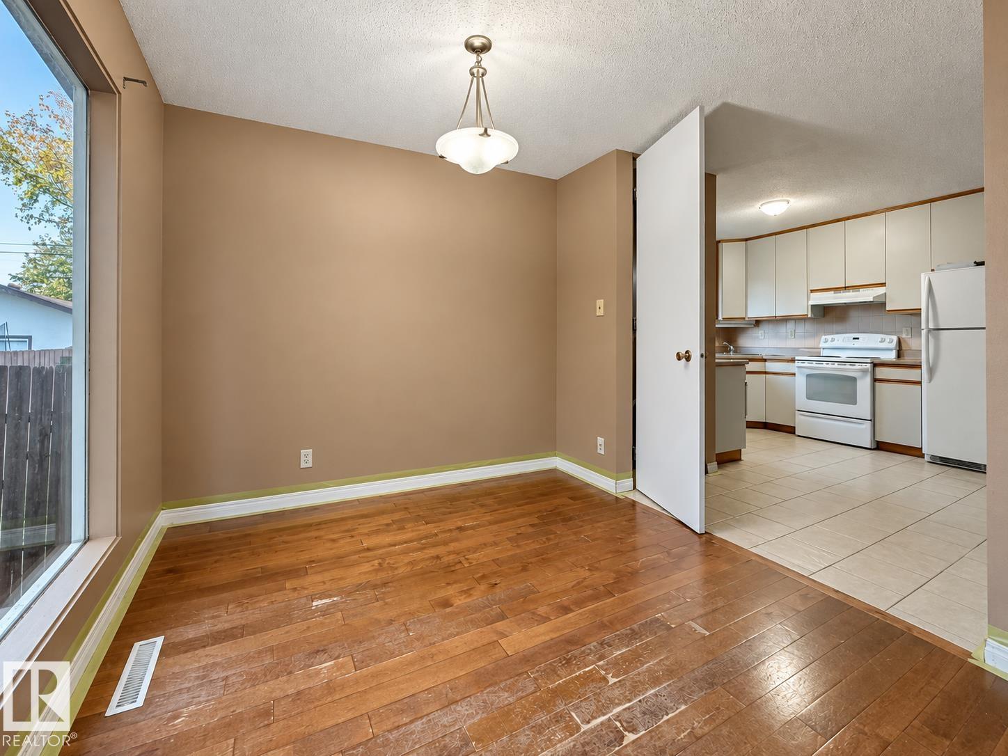12204 40 Av Nw Property Photo 4