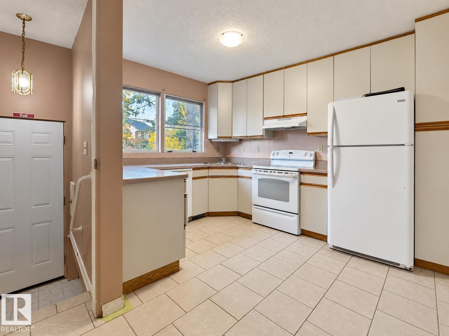 12204 40 Av Nw Property Photo 5