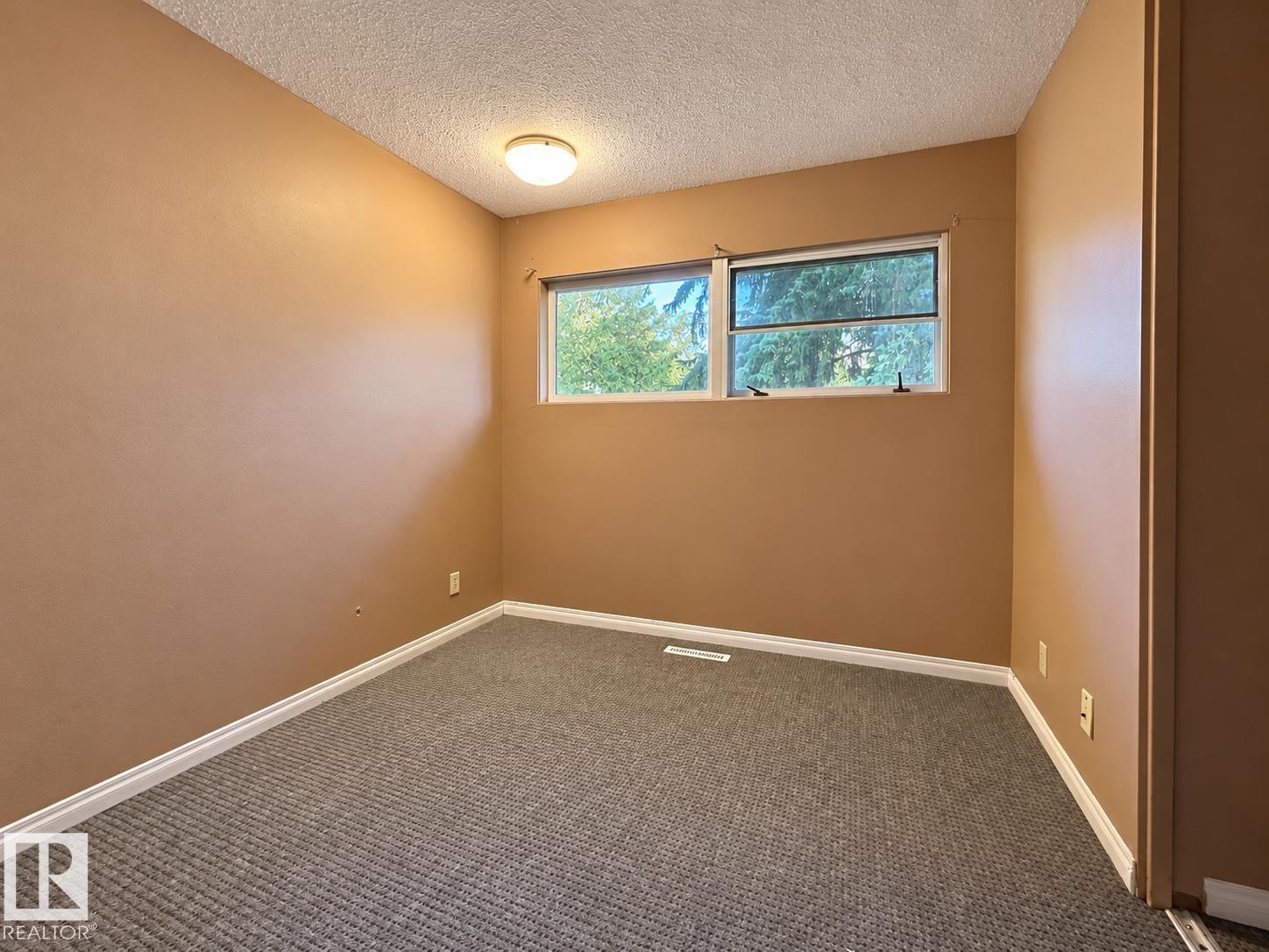 12204 40 Av Nw Property Photo 8