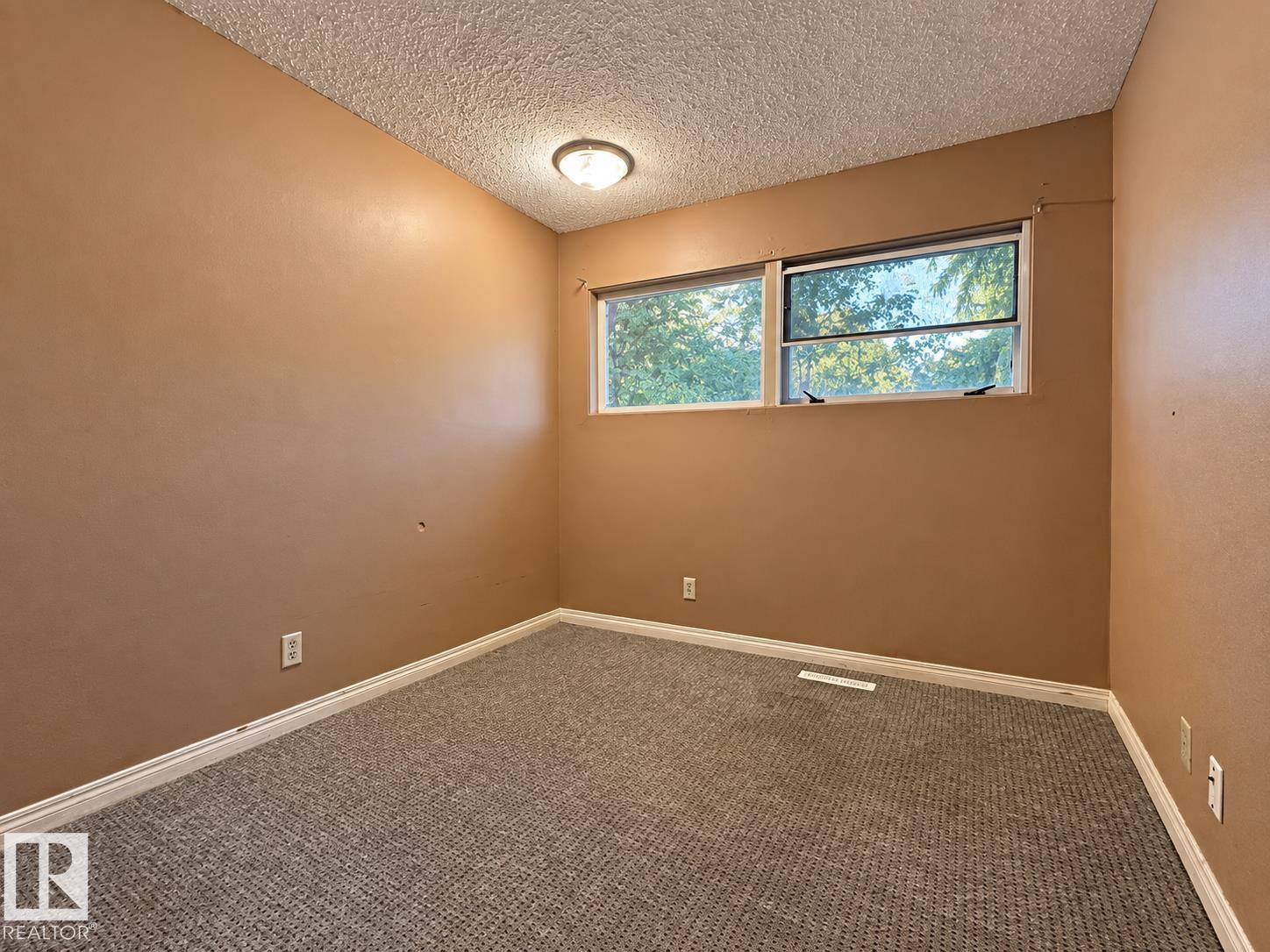 12204 40 Av Nw Property Photo 9