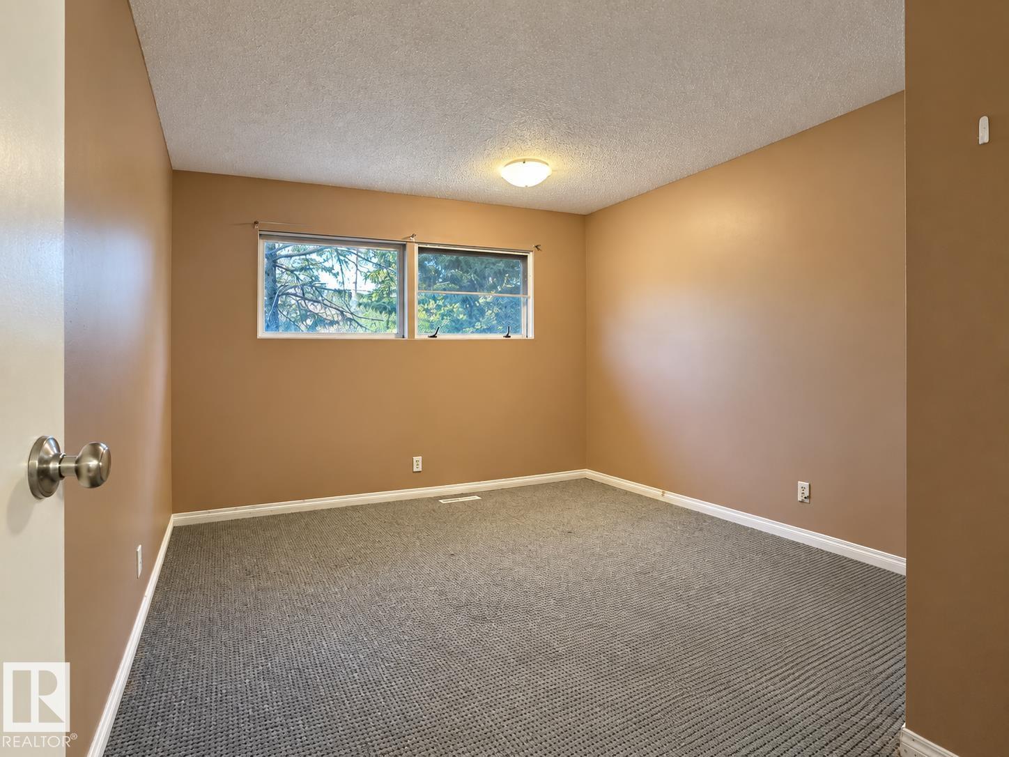 12204 40 Av Nw Property Photo 10