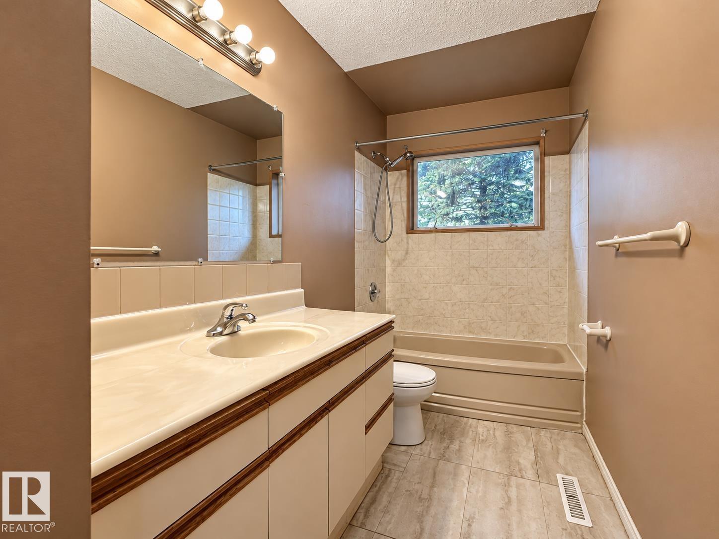 12204 40 Av Nw Property Photo 11