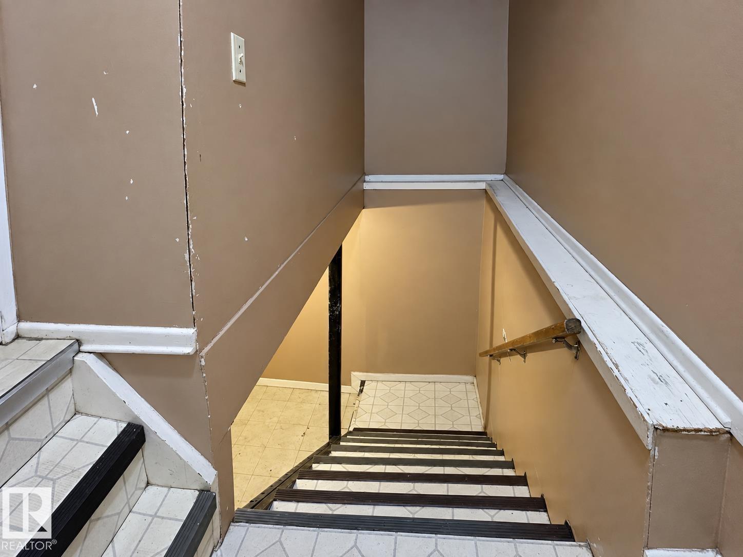 12204 40 Av Nw Property Photo 12