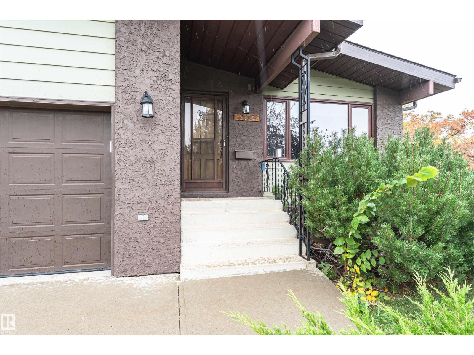 15903 111 St Nw Property Photo 2