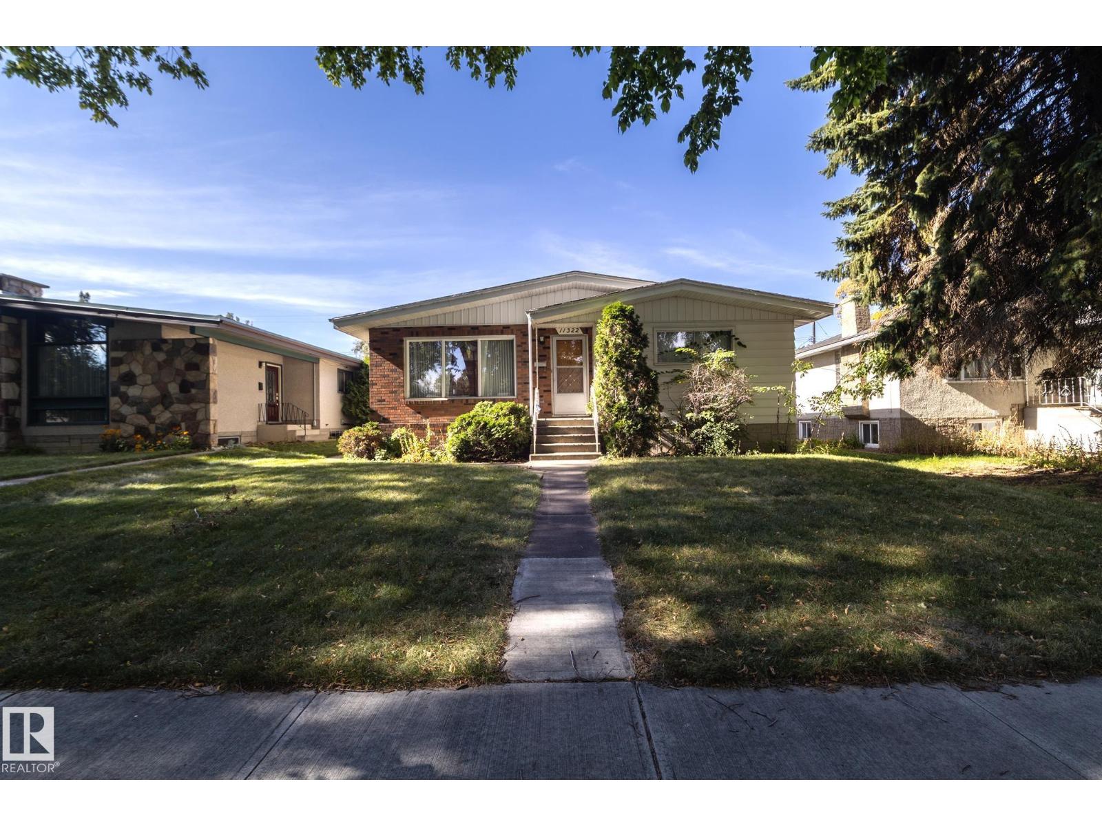 11322 52 St Nw Property Photo 2