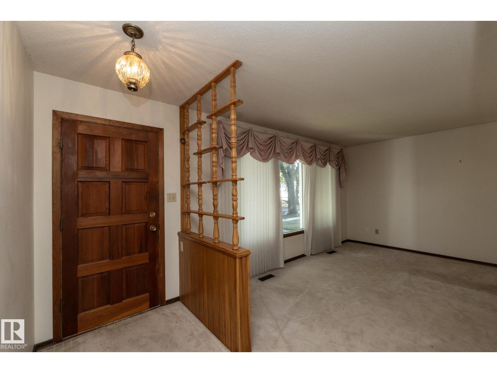 11322 52 St Nw Property Photo 5